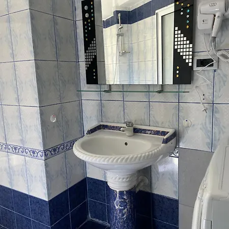 Station Apartment *