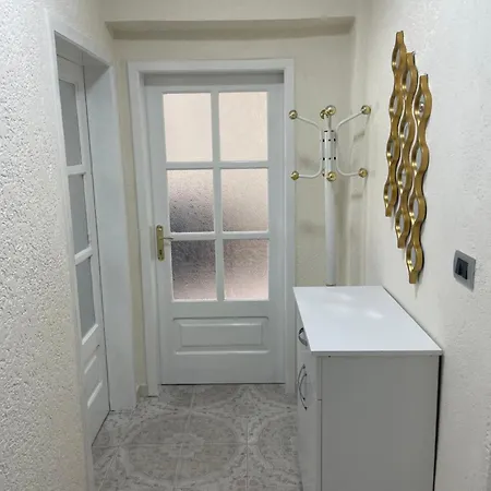 Station Apartment *